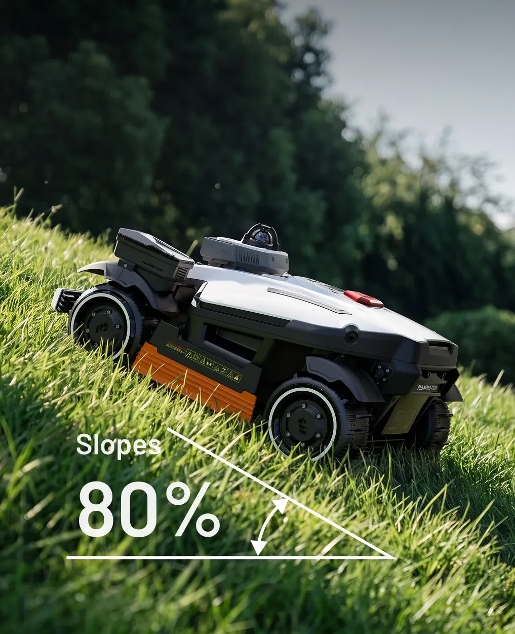 Robot LUBA 4 AWD pokonujący zbocze o nachyleniu 80 procent